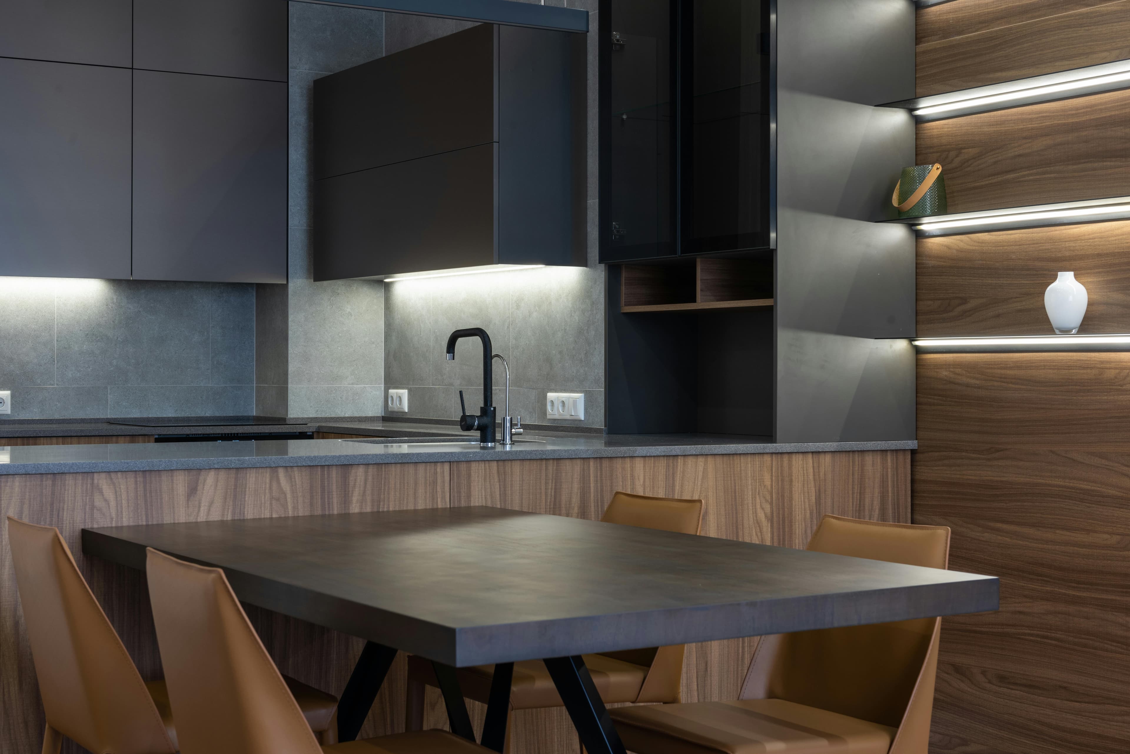 Under-cabinet lighting in kitchen