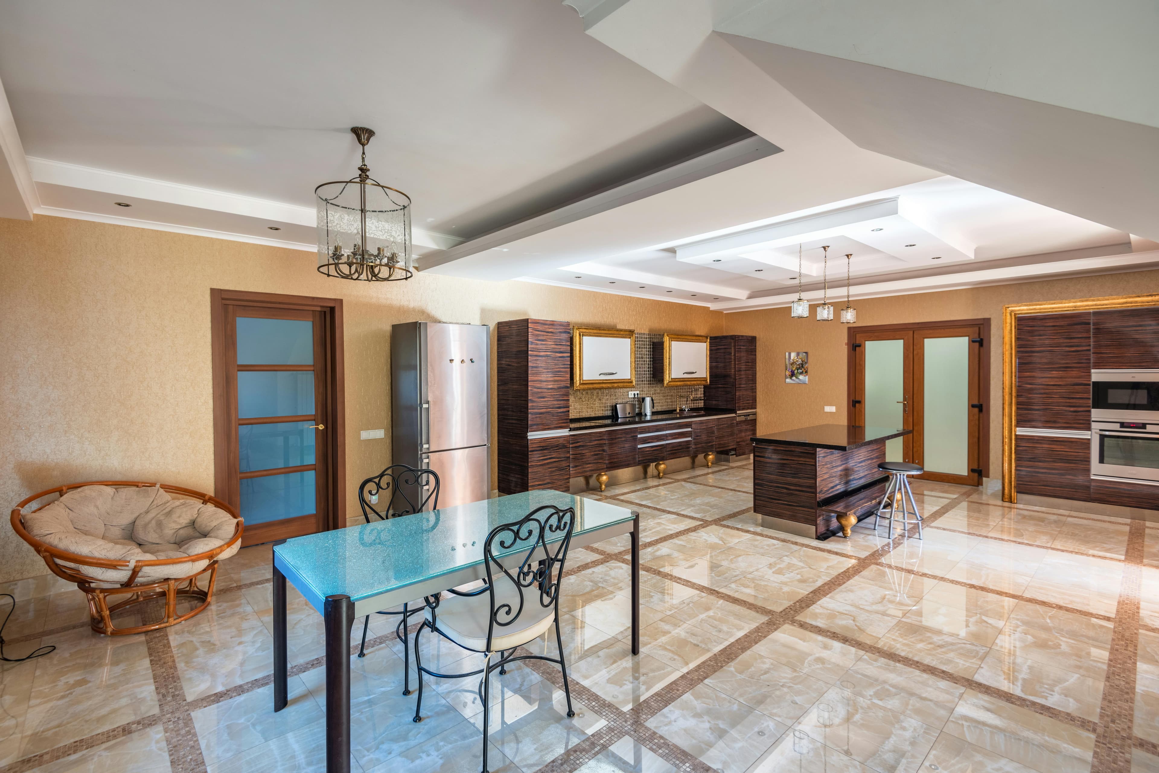 Statement lighting fixture in a dining room